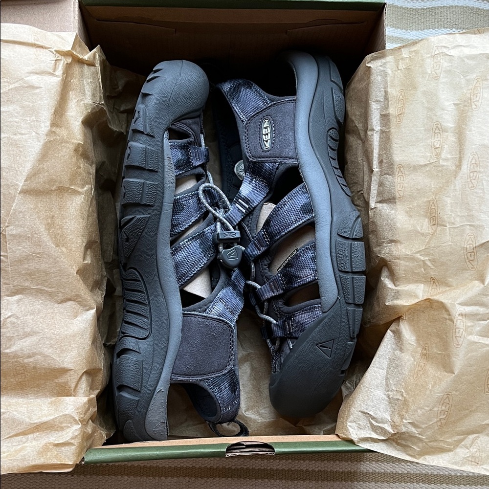 Keen Men's Newport H2 Magnet/tie dye (Gray and Black) Sandals size 8.5
